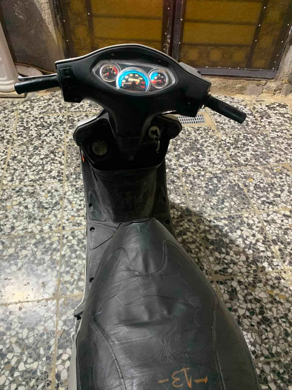 سلام عليكم كامكو جي فور فحل حاوية الدراجة مكفولة لآخر حباية وختم واحد ع طولة سعرها 650 وبيها مجال الدراجة نازلة حاوية صارلها 6 اشهر مكاني كوفة رقمي ***********
