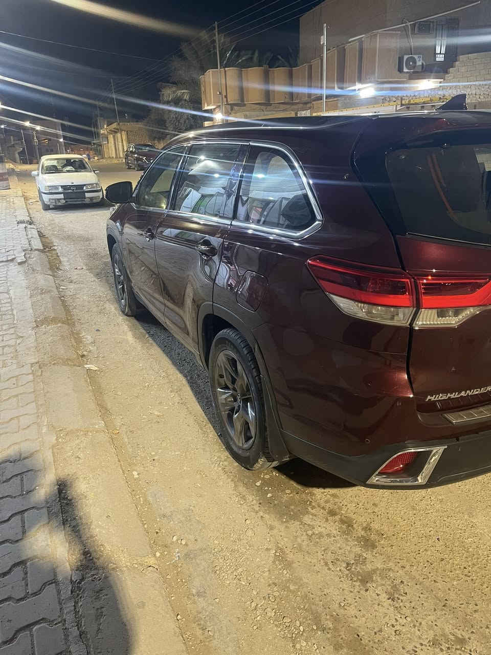 هايلندر 2019 اعلى شي بلاتينيوم 
لون احمر 

رقم بغداد 

ضرر جاملغ خلفي وأمامي فقد 

ماشيه ٥٣ ألف كيلو 

السعر ٢٦٥٠٠ وبي مجال 

مكان الأنبار حديثه 

هاتف ***********
