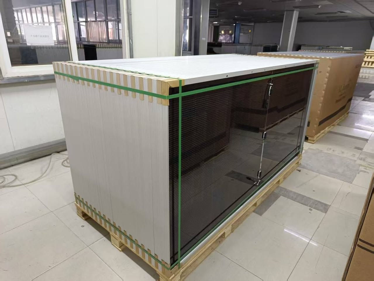 عرض خاص لفترة محدودة
الواح شمسية حجم 615 واط
للطلب والاستفسار الاتصال على الأرقام التالية
*********** 
***********
***********
