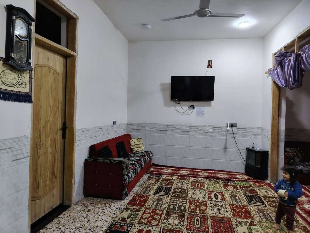 دار للبيع طابو زراعي تحويل مباشر مساحة 200م تبليط بالباب عنوان حي النصر يتكون من غرفتين نوم واستقبال وهول ومطبخ وصحيات بناء حديث السعر 135و بي مجال للاستفسار الاتصال ***********
***********
