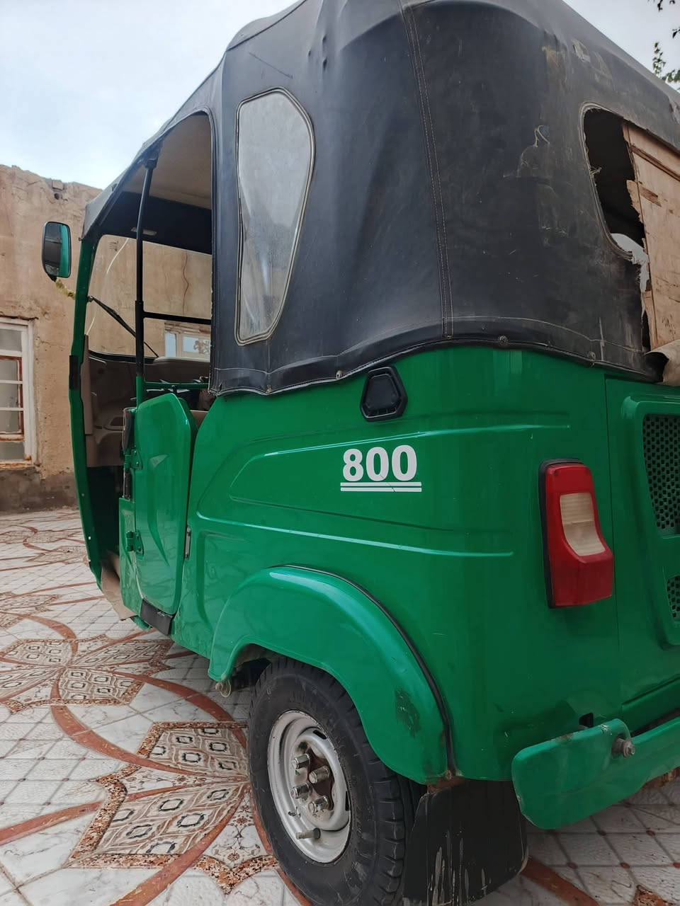 سلام عليكم تكتك مديل 22كفاله مكينه وكشره رقم وسنويه نكليزي مكاني العماره سعر 8ونص رقم***********
