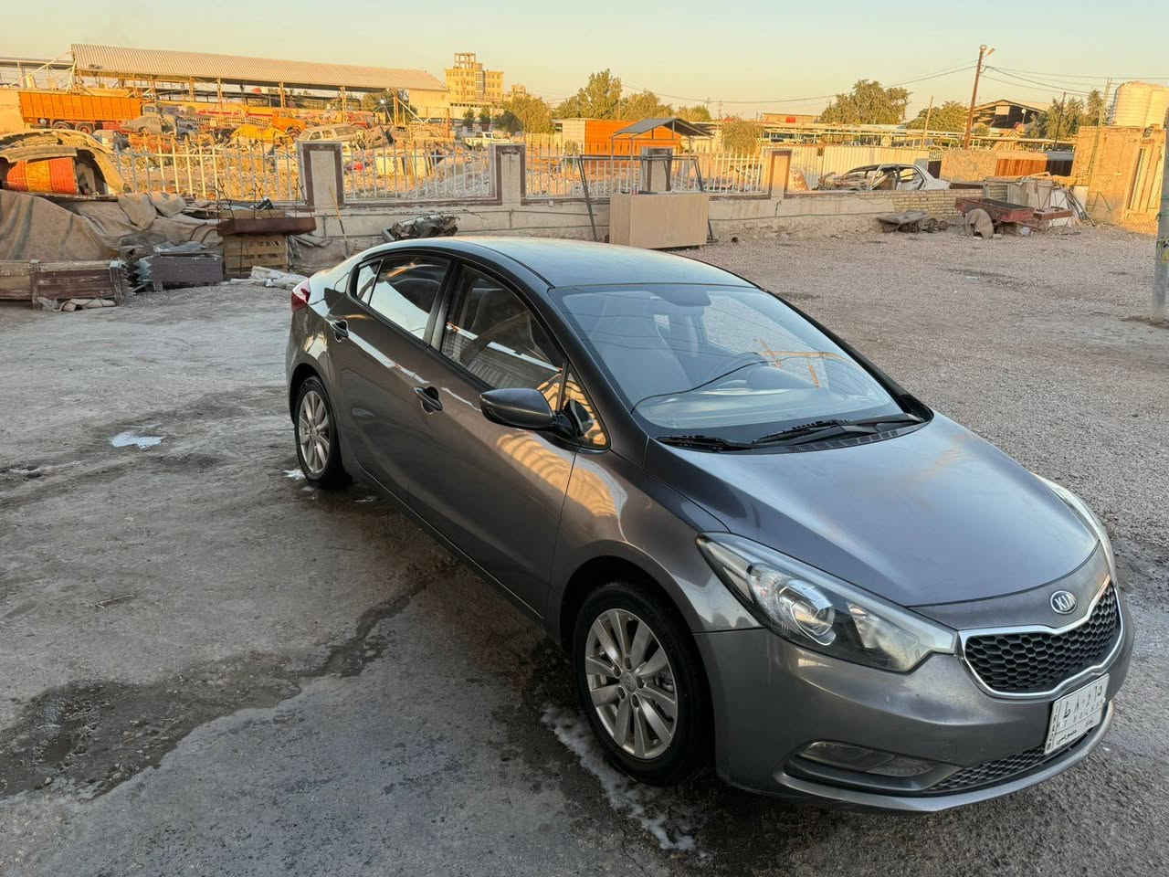 سلام عليكم للبيع كيا سيراتو موديل 2016 السياره مكفوله كفاله عامه  حته من البارد السياره جديده واستخدام شخصي رقم بغداد حداديه وتخم تاير وتبريد سياره مكينه وكير شرط مداور ثاني يوم مكاني السماوه المركز السعر 125 وبيها مجال ***********
