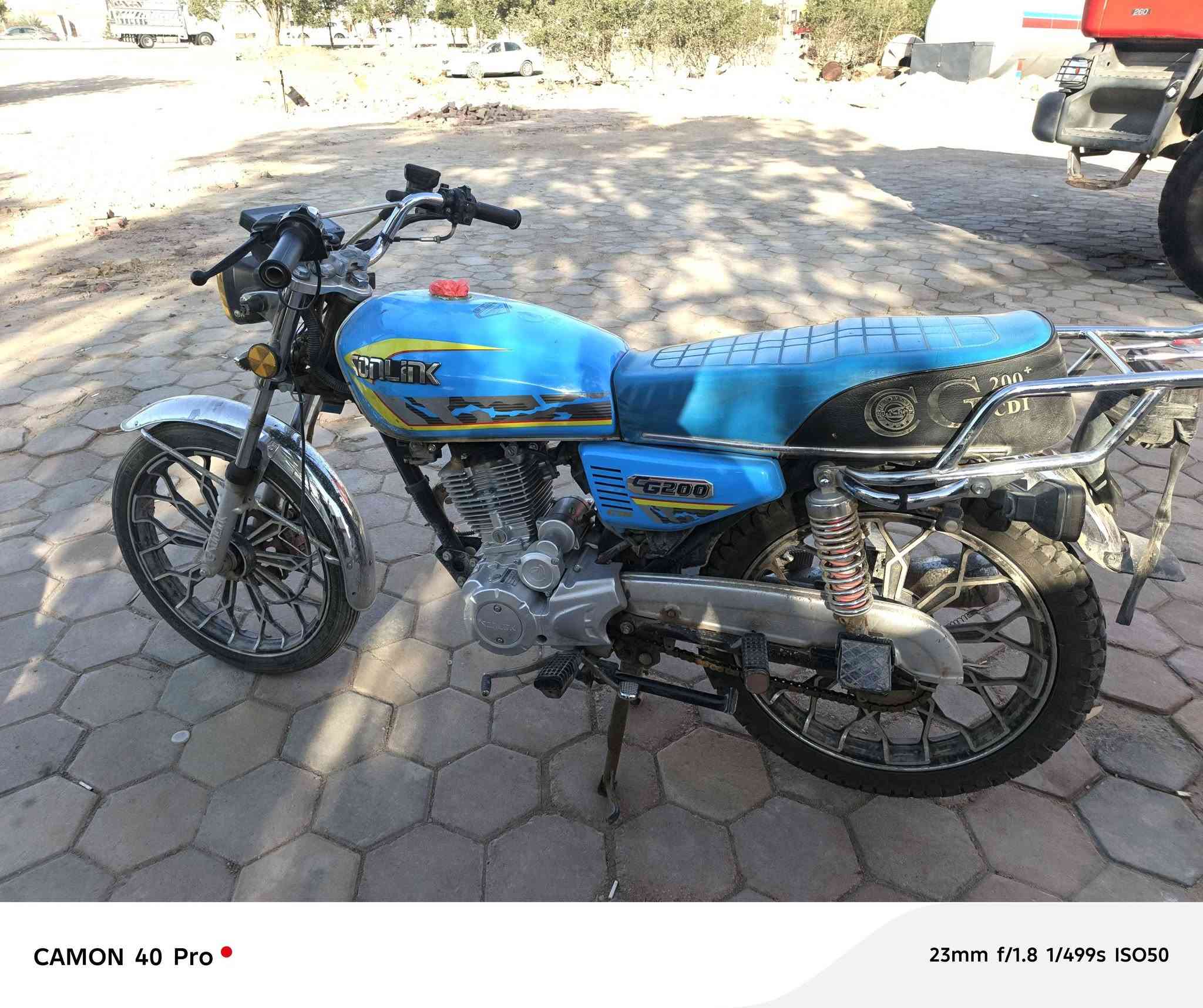 سلام عليكم دراجه سونك للبيع 
ملاحظه /دراجه بدون اوراق مكاتبه فقط مطلع من المعرض لاكن بدون اوراق اجن وجبه كلك والمكاتبه موجوده 

دراجه نضيفه عوزه نواقص بسيطه 
السعر /700
الرقم /  ***********
