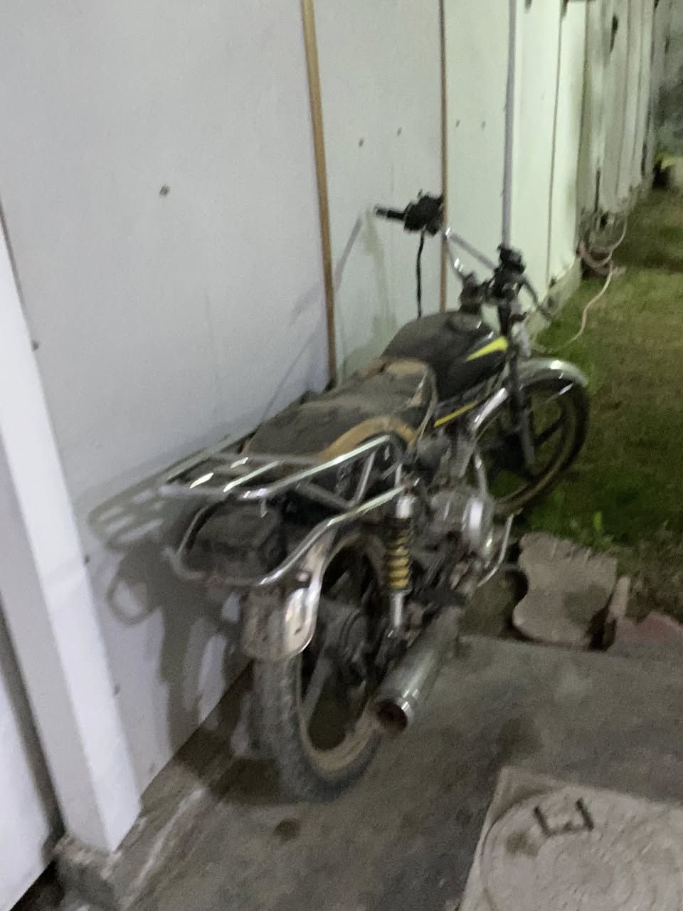 سلام عليكم سيفان للبيع محرك دايوان محركها يخبل بس خلصت بانزين وتاركها صارلي هواي يرادلها ترتيب مكاني عامرية قفلها ٢٠٠ قفل قفل تجي تريد شغلتها انتا وتاخذها تريد تحملها *********** واتساب
