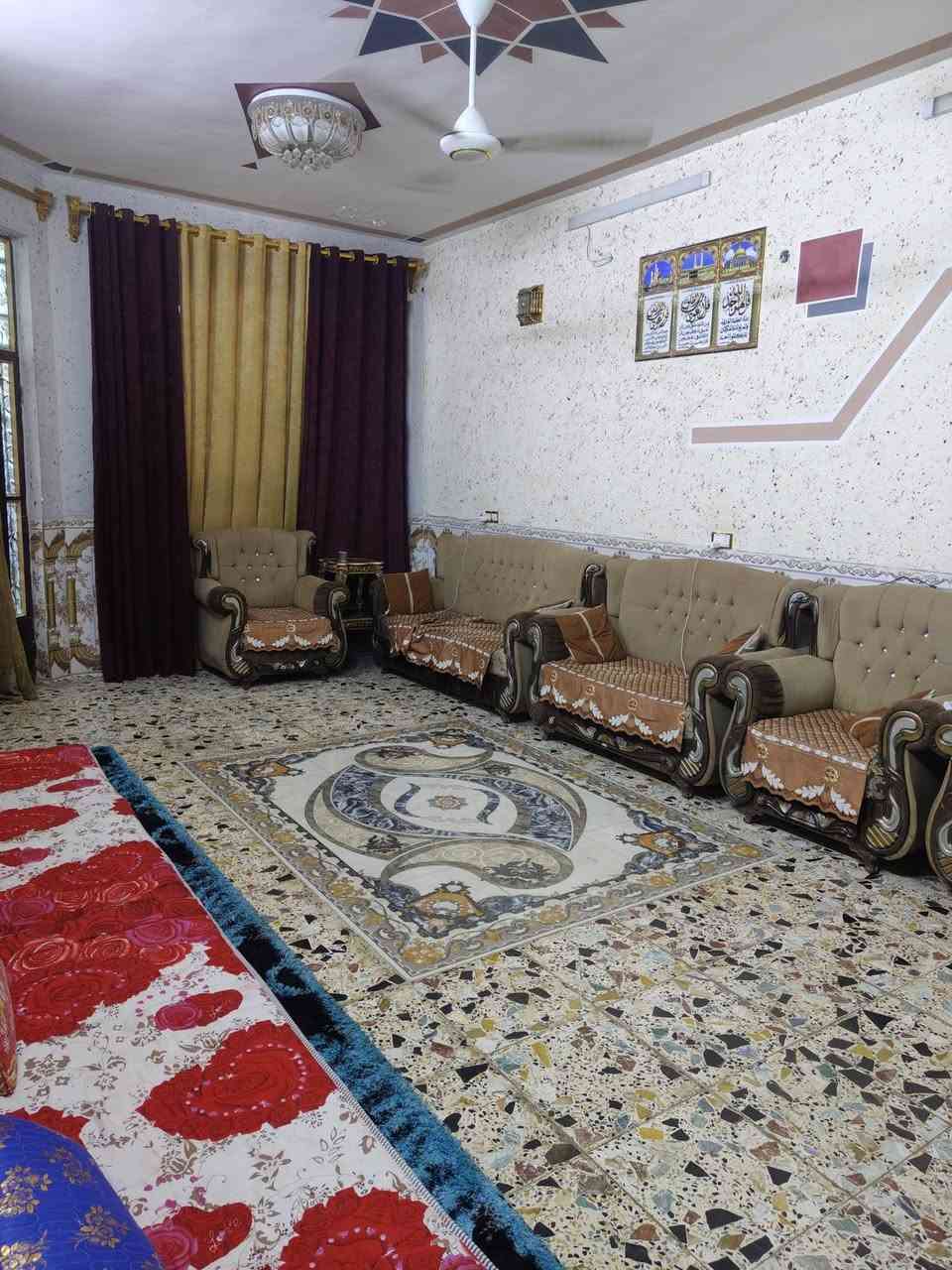 السلام عليكم بيت للبيع في حي الحسن العسكري طابو صرف المساحه 200 متر واجهة 10 والنزال 20 قرب ابو دلال رقم ***********
