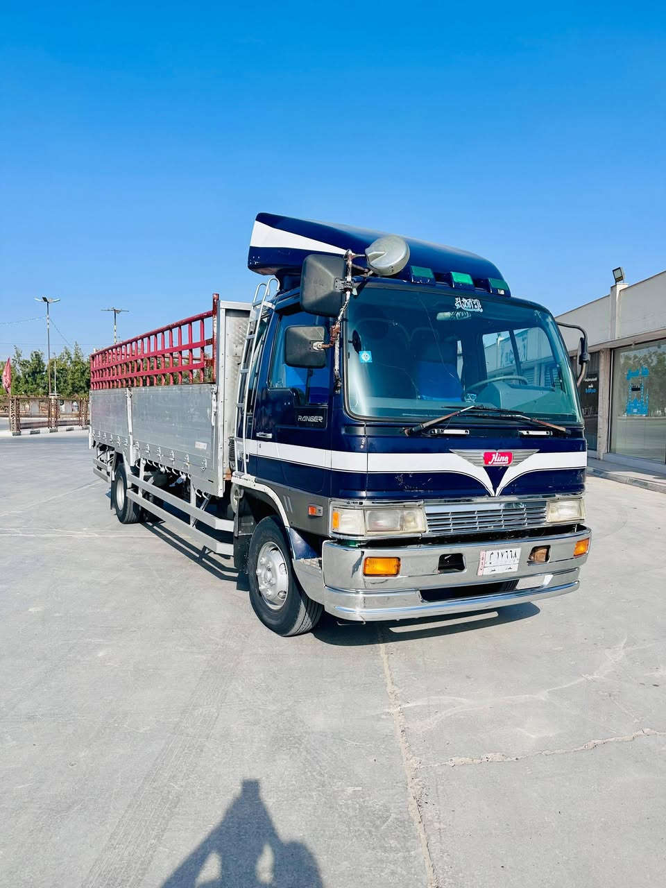 هينو طيره سته وربع بلادي مكينه سبعين عادي مامفتوحه رقم بغداد انكليزي سياره جديده السعر 165 للاستفسار الاتصال على ***********
