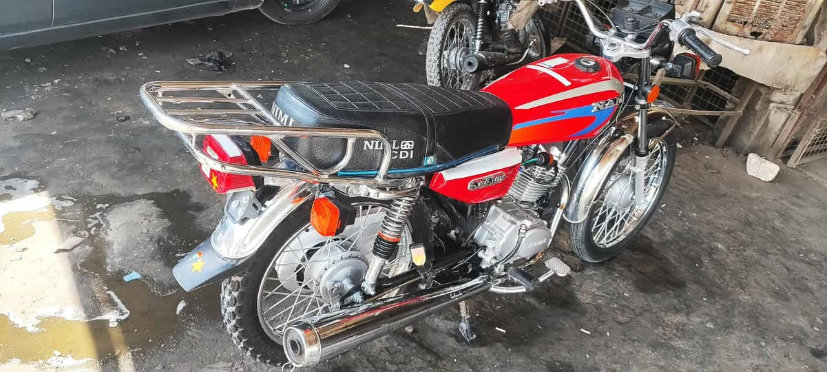 سلام عليكم شباب دراجه نامه للبيع موديل 2025محرك مكفول شرط برغي مامفتوح بيهة كهربائيات كله شغاله السعر 775الف وبيهة مجال قليل مكاني الرميثه سيطرة العارضيات رقمي ***********
