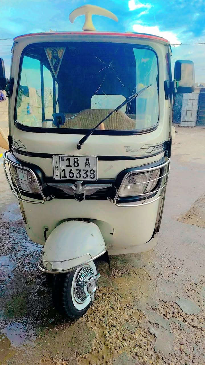 سلام عليكم شباب تكتك للبيع موديل 2021 مرقم تحويل ثاني يوم مكاني بغداد المحمودية الرقم بابل مشروع وطني مكفولة كيل ومحرك السعر 6250 وبيهة مجال اتصل *********** /***********
