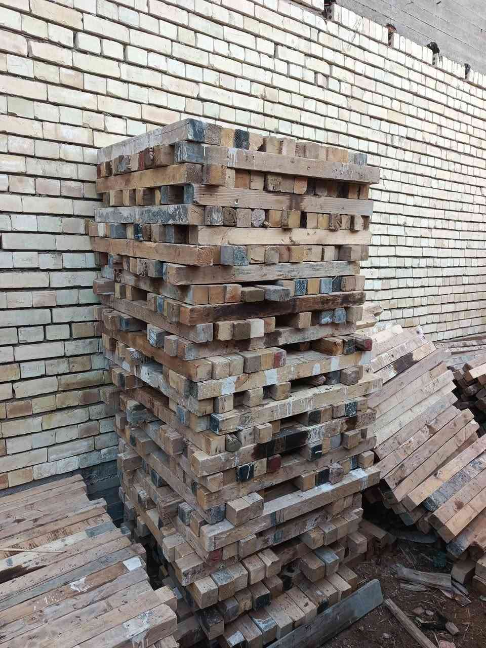 خشب للبيع لوح طول 4 متر ولوح طول 3 متر وسير 2*4 وبقار شغله وحده روسي تارس العنوان بابل ***********    ***********
