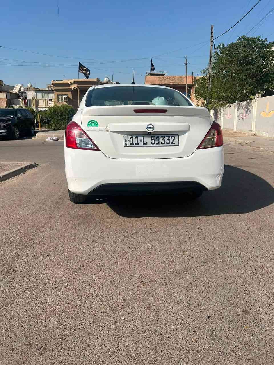 السلام عليكم  نيسان سني موديل 24  رقم بغداد بسمي هز وسنويه جديد  سياره مكفوله كفاله عامه عاده بارد جهة السايق خفيف. كير مكينه صدر تبريد مكفولات.  موصفات شاشه جام كهرباء. تبريد قطعتين. مكاني بغداد ب120 وبيها مجال هاذ رقمي ***********
