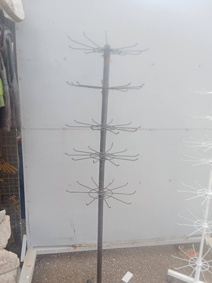 رفوف جداري ورف وسطي وميز مستعمل نظيف مكاني كركوك. وسلات جبسوعربانه مخضر للاتصال *********** كركوك, العراق
