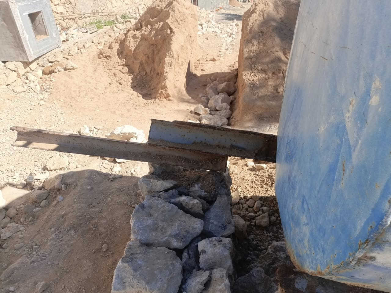 السلام عليكم خوان مقطوره مي ساحبها مكسور وبيها زروف قليله يرادلها تلاحيض السعر الف 500
التصال عل رقم  ***********
