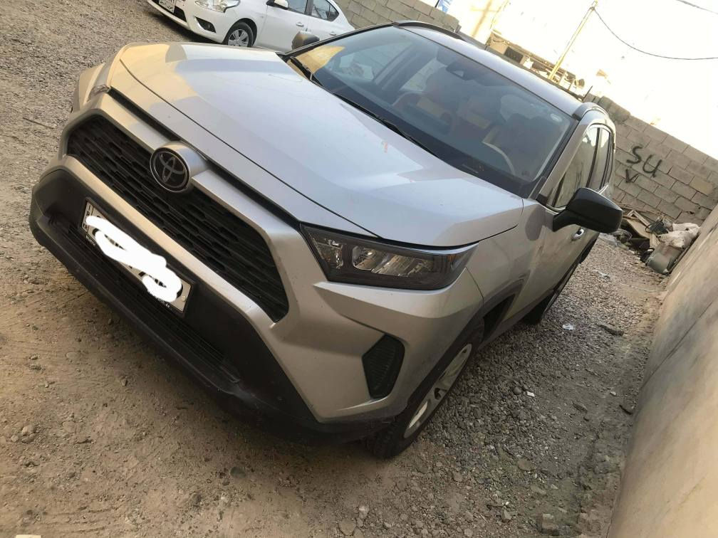 تويوتا راف فور موديل ٢٠٢١ ماشية ٥٦ الف ميل 
مواصفات LE AWD.   
كشن جلد شغال ٦ مودات قيادة رادار 
محرك گير تبريد شرط 
سنوية ورقم جديد بيها بطاقة بانزين 
سنوية بسمنا سيارة جاهزة بدون نواقص 
بجم وخلف كبس ايرباكات كلها سليمة بيها تبديل باب خلف سايق بلاد نفس اللون مع صبغ باب سايق واشوية من الجاملغ خلف السايق كل الايرباكات سليمة سعر ٢٢٨ 
*********** كركوك, العراق
