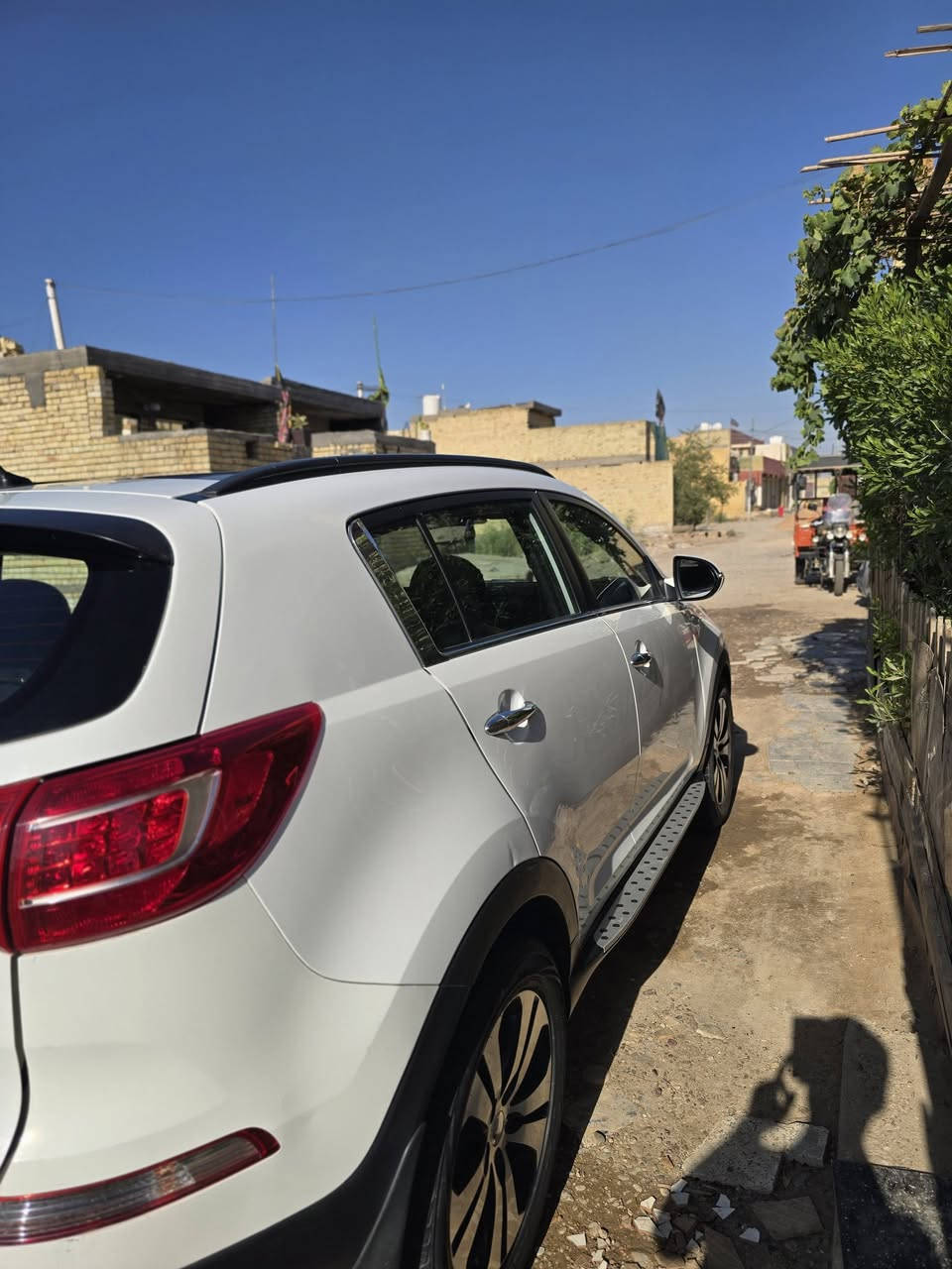 للبيع سياره سبورتج خليجي موديل ١٢ سياره جاهزه فول مواصفات سياره ماشيه ١٦٧ الف  السعر السياره ١٣٥ ورقه  بيه مجال بسيط 
مواصفات السياره سقف بني رامه +تشغيل بصمه +ابواب بصمه +مري شفط +تحكم استيرن +كشن كهربائي +صندوك بصمه 
مكينه السياره ٤سلندر مكينه ٢ الفين +مكينه كير مكفولات +تبريد +تدفئه فول  ضرر السياره موضح بل سونار رقم السياره بغداد خصوصي تحويل ثاني يوم  الستفسار اكثر اتصل الرقم [***********] مكان السياره الشعب
