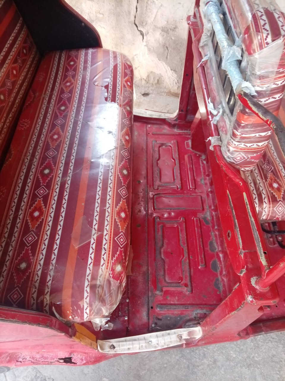 السلام عليكم تكتك تيفيس للبيع اوراق كامله موديل 17 طابه بل 18 مكينه 21 تكتك نضيفه ماناقصه شي سعر 2700 وبيه مجال مكاني بغداد منطقة جسر ديالى القديم ***********
