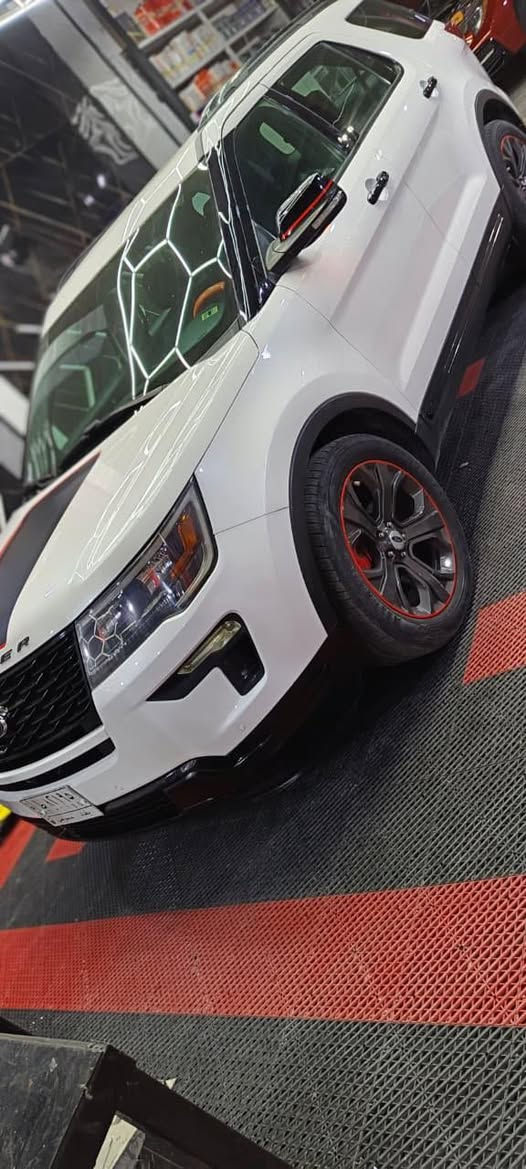 السلام عليكم

Ford Explorer 2018 Sport 
7 راكب 
محرك 6 سلندر حجم 3.5
Twin turbo 🚀
بصمة ابواب و بصمة تشغيل
رادار امامي 
رادار توقف ذاتي 
مرايات قلاب 
كشنات جلد تدفية  وتبريد
كشنات الخلفية كهربايي
ستيرين هيتر
تحكم ستيرين فول  
صندوق شفط وجلاق
مرايات جوانب هيتر
شاشة حجم كبير  ماركة سوني
حساسات خلفية وامامي اصل 
اشاير بالمرايا الجانبية 
لايتات امامي عدسة مع بلوجكتر دعامية
كشنات الامامية فول كهرباء مع ذاكرة لكشن السائق
كود خارجي للقفل على باب السائق
سكليتر كهربائي مع تحكم ستيرن بالجهتين
سستم صوت SONY متكامل مع 8 سماعات داخلية 
تبريد ثلاث قطع امامي وسط خلفي
منافذ AUX, مع اربعة منافذ USB  مع تقنية ربط جهاز ستلايت على السيارة مع منفذ رام ذاكرة ورام خرائط GPS مع منفذ كهرباء 110فولت 
الاضائة الداخلية 12 لون 
نظام الاوامر الصوتي اثناء القيادة 

سياره فول للاخير وجديده
السيارة كلين تايتل
ماشية 86000 mile
السيارة  تحويل بنفس اليوم 
سنوي و رقم كلها جديد 
بعد بيها مواصفات..
بغداد
السعر الاتصال على الرقم 
***********
