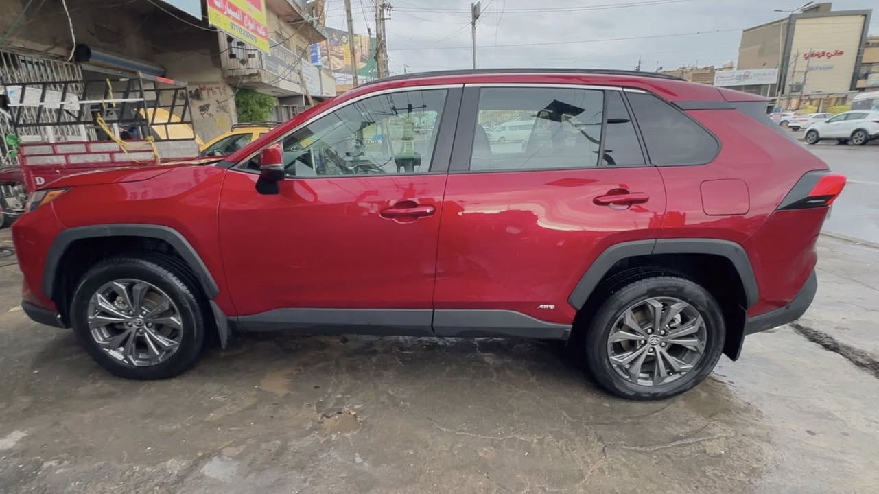 تويوتا راف فور xle2024
وارد أمريكي — استخدام شخصي

السيارة مستوردة على إيدي من سنة 2024
نظيفه جدا
ضرر السياره :
بارد بالجنطه فقط 
(بدون صبغ أو تبديل)
السعر: 245وبيها مجال 
 الموقع: بغداد 
 للاستفسار: ***********
