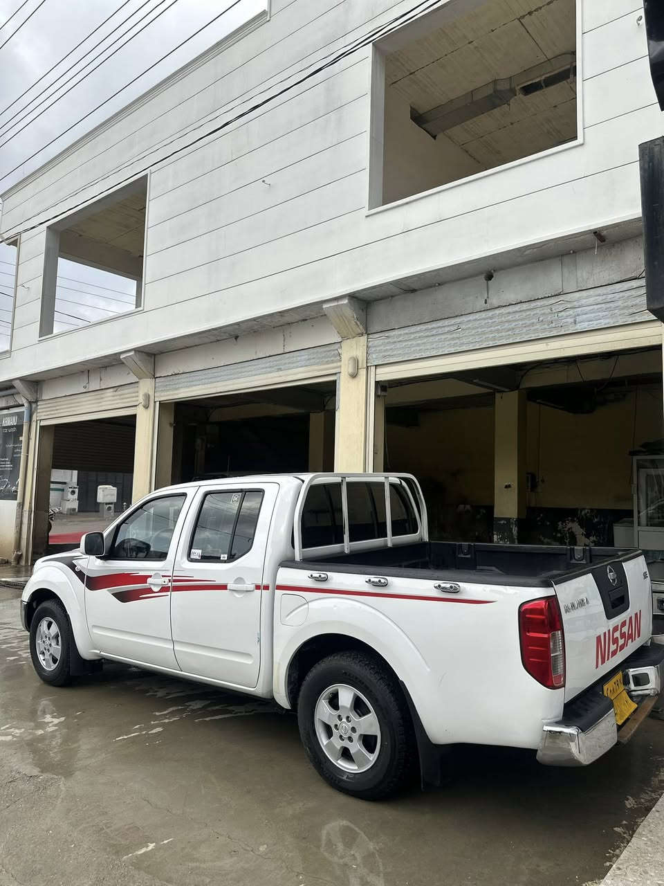 نیسان ناڤارا ٢٠١١ گێڕ عادی سەنەوی بەسەرچوە مەکینەی تازە تەشفیت کراوە زۆر مەزبوتە سێ پارچەو پەلەیەکی بچوک بۆیاخ سەیارەکە زۆر جوانو مەزبوتە گێڕو مەکینەو ئەکسلو تەقەو ڕەقە بەشەرت سعری ٨٩ معامەلە *********** ئەوەش ژمارەی خاوەنی تکایە نامە بۆ من مەنێرن
