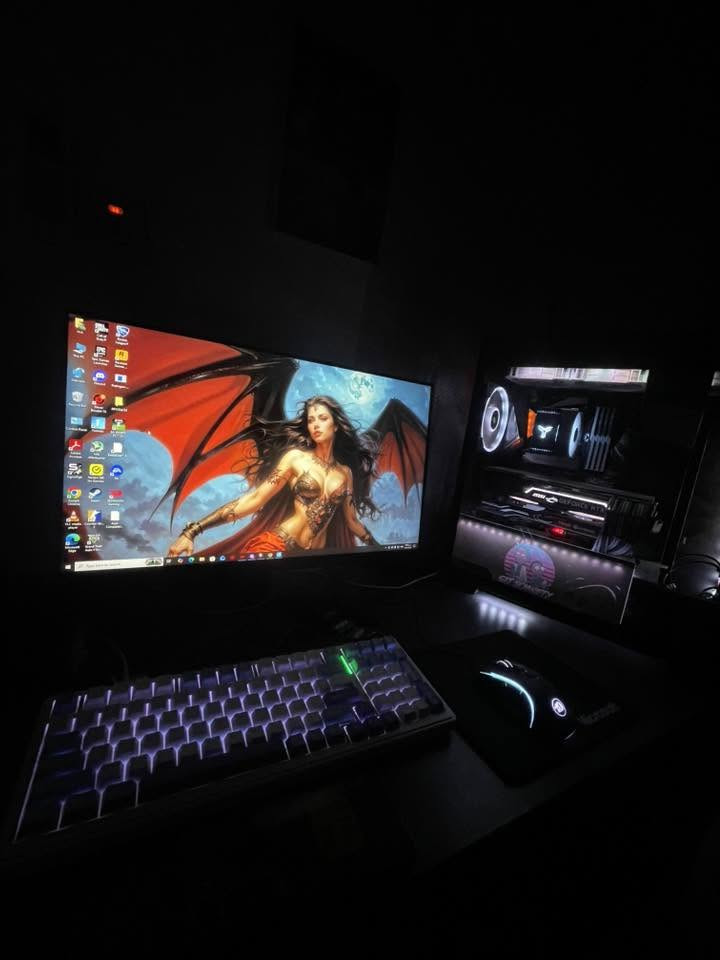 السلام عليكم
كيس للبيع استعمال قليل ونظيف ✨

🔹 المعالج: Intel Core i9 9900K
🔹 كارت الشاشة: RTX 2080 Ti msi
🔹 الرامات: 32GB DDR4 (عدد 4)
🔹 الهاردات:

 • SSD 512 g
  m.2 1000 g سامسونج 

🔹 البورد: AORUS Z390
🔹 البورسبلاي: Corsair HX850
🔹 التبريد: تبريد هوائي
🔹 مراوح RGB
🔹 حرارة الكارت: ما تتعدى 78 درجة تحت الضغط 🌡️
🔹 الموقع: بغداد

الكيس جاهز للألعاب والشغل الثقيل، استخدام خفيف وما بي أي مشاكل.
الاكسسوارات 
ماوس ريد دراكون 
كيبورد AULA F99 واير لس نادر بالعراق 
شاشه LG 144hz 24
ملاحظه كراتين القطع كلها متوفره

💰 السعر: مليون و 250 بيه مجال بسيطة مكاني بغداد التاجي متواجد واتساب فقط 
***********
