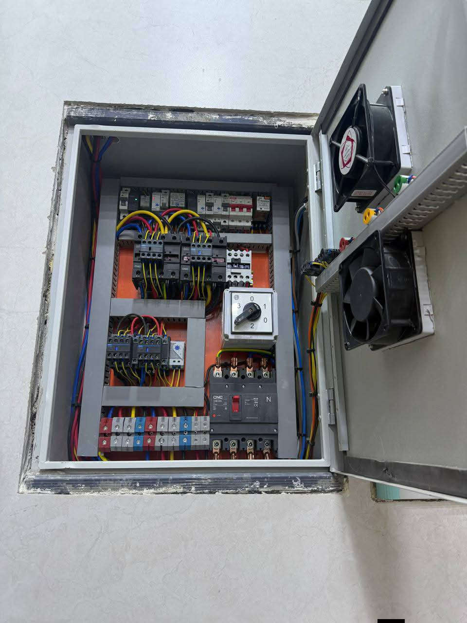 تأسيس الكهرباء للمنازل العمل درجه اولى والاسعار مناسبه العمل داخل الرمادي وخارج الاتصال /***********/***********/ من رخصة صاحب الكروب
