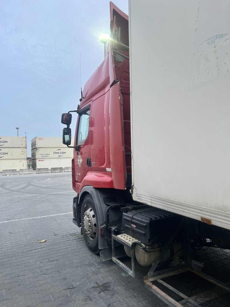 السلام عليكم
رينو 2007 مشترك فالفو
مربوطه براد 
سياره جاهزه من كلشي 
سنويه ساقطه 
كير عادي 
مكينه كير اكسل شاصي خير من الله
مكانها واسط الزبيديه 
للاستفسار ***********
