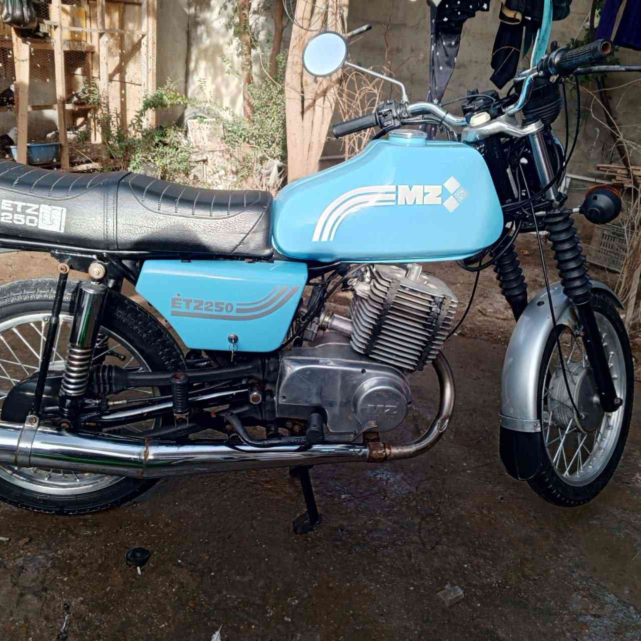 اسلام عليكم دراجه للبيع 82 شرط مكينه خرسه اغلب غراضه المانيه كيلو متر يدات كلج وبريك امانيات وياله عسكريه كيلو متر الماني تايرات نقشه المانيه ماصده وطاسه المانيه جاملغات المانيه صالنصه 7 فلاتر توصا دبلات الامامي المانيات جويه لحيم مابيه ماكنيت سايس 6 الدراجه بدون مكاني طويريج ***********
