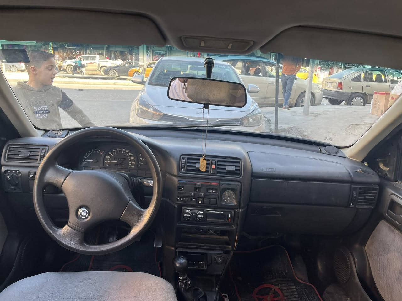 اوبل فكترا 20 موديل 90سنويه باسمي سياره مال بيت جاهزه من كلشي السعر:44وبيها مجال للشراي سياره حيل نضيفه احلى من الصور وعلى ايدي كهربائيات كلها جديده 
***********
***********
