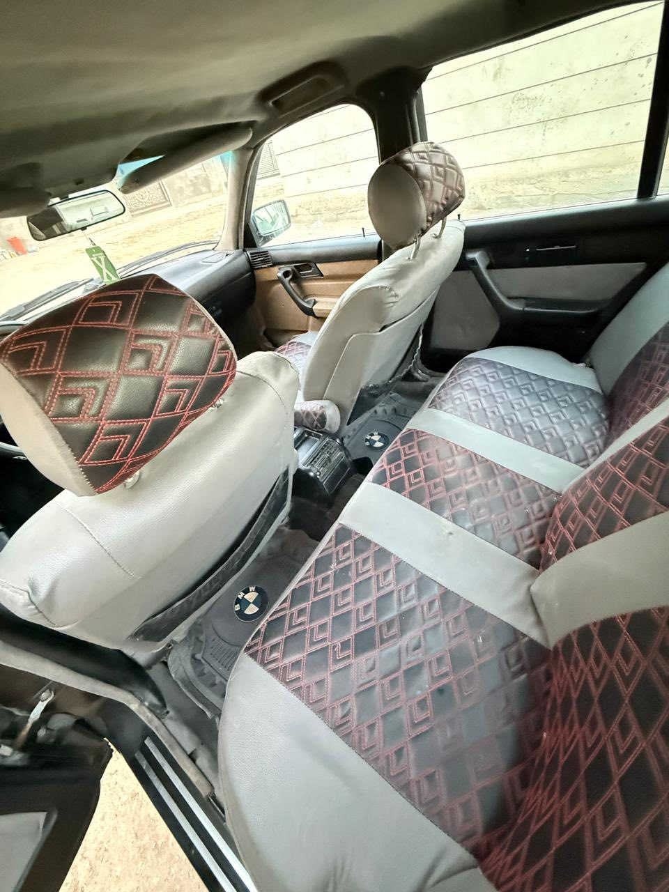 السلام عليكم BMW حجم 525 موديل 1991 اللون اسود غير محدد محرك 25 مفتوح تبريد مايشتغل مااعرف شنو بي كهربائيات شغالة حداد 70‎%‎ تايرات جدد رقم بصرة ألماني سنوية كارتونية منتهية  راعيها يريد تحويل ملاحظه حالياً السيارة خابطة بسبب الحماوة  يحتاجلها كازكيت فقط السعر 32$ورقة مكاني البصرة للاستفسار ***********
