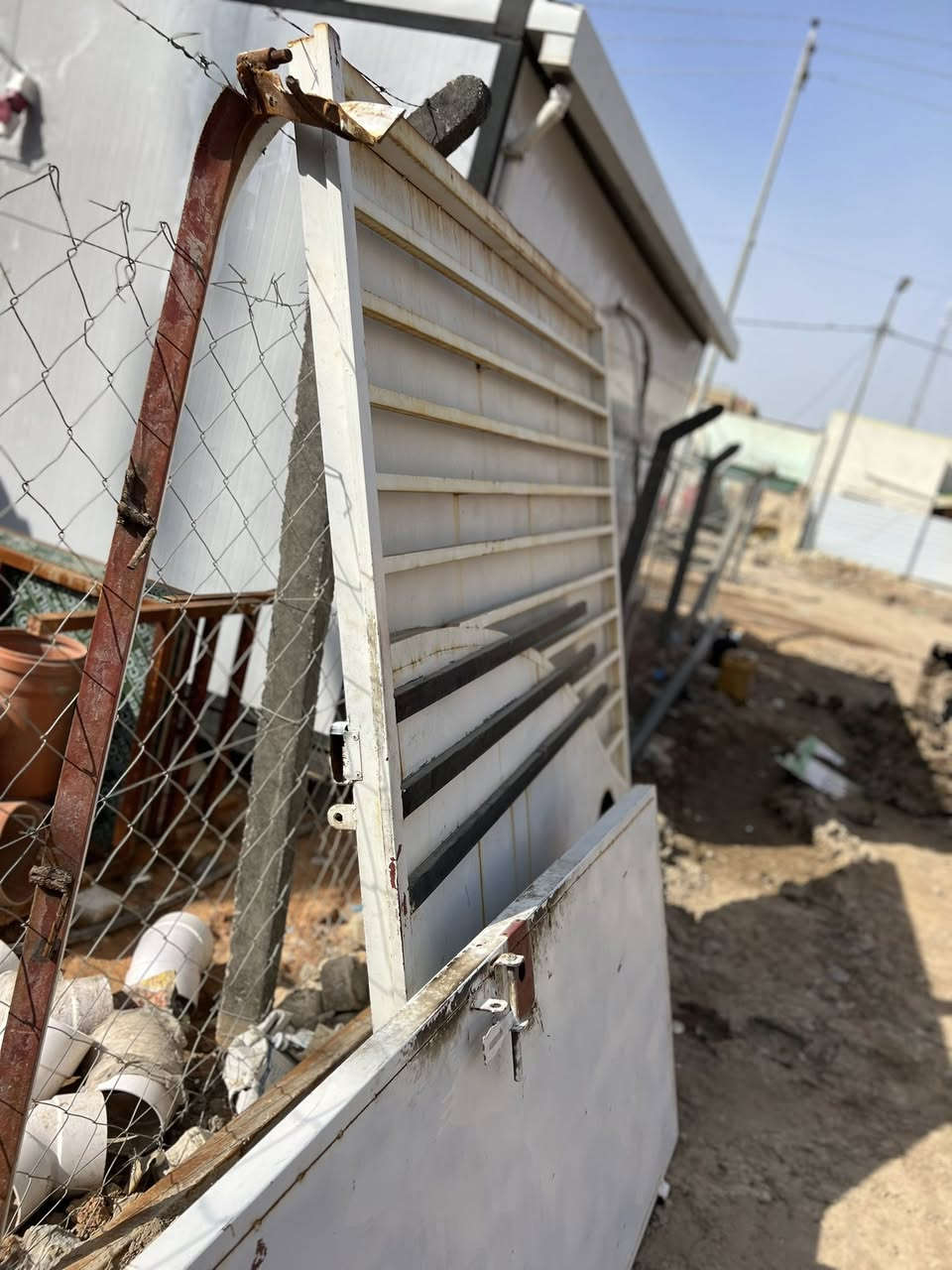 باب بيت تسكام اصلي مسكمه بلميون و100 وجبت اصغر منه وهاذه للبيع قيم واخد عوزه بس صبغ ***********
