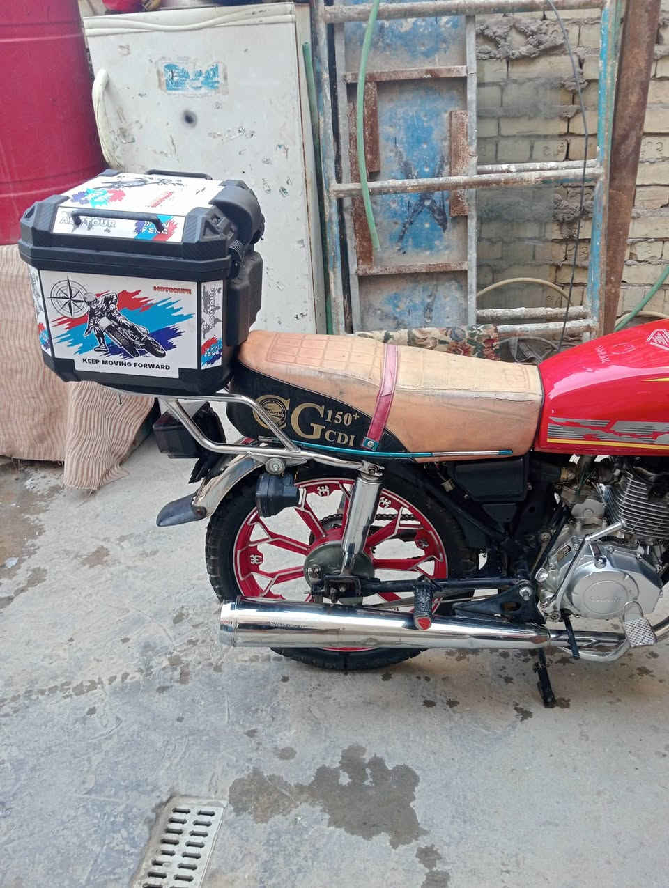 سلام عليكم 
دراجه يرانيه لبيع ماعرف يا مديل دراجه خير من الله جديده مكفوله من كلشي بيه شغله وحده بس الكهربائياء بس ربط كلشي جديد جبت اله اشاير لايت زوج تايرات جدد بس ربط الكهرباء واصله وكامله  بس ربط 
بغداد البلديات السعر 600وبيه مجال حق لجيه 
اوراق ضايعه بس ادليك بيتنه وتكع بيتنه وحجي ويه ابوي اي واحد تريده هواي كتبت صح بس اوضح كلشي احسن 
***********
