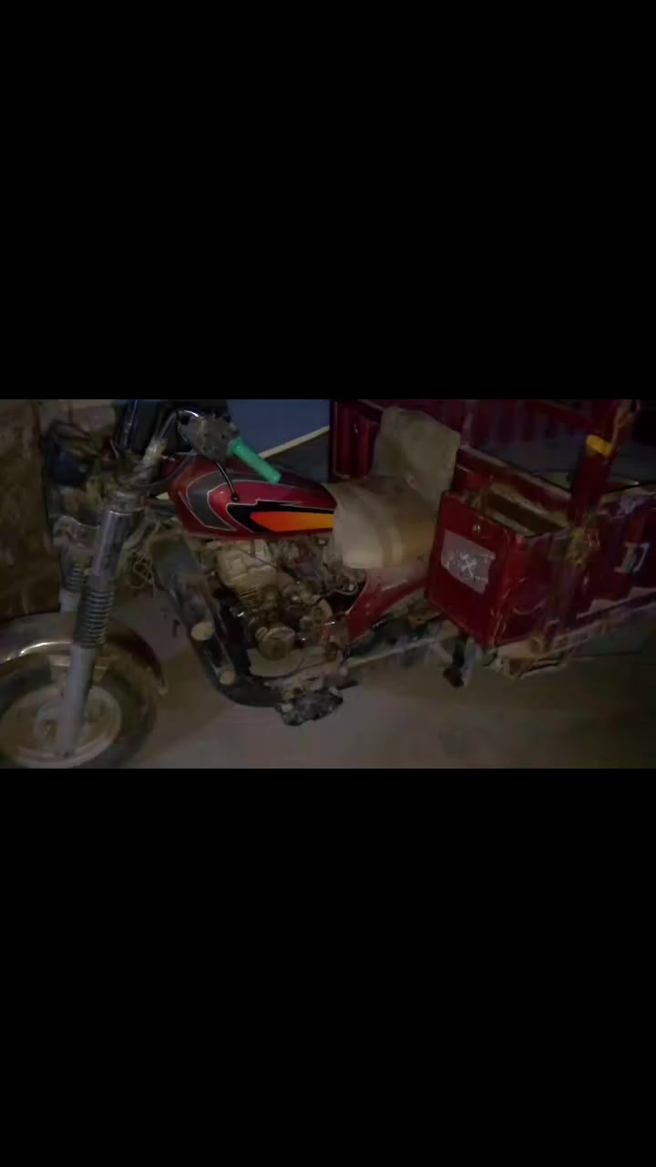 السلام عليكم ورحمه الله وبركاته
ستوته دايوان فحل موديل 17 شاصي تايرات نضيفات محرك نص ونص شغاله كهربائيات مابيها هندر ماكو سلف  ابيع هل موجود السعر 600 وبيها مجال مكانها بغداد المدائن  ومتواجد ع الواتساب ***********   👍🏻
