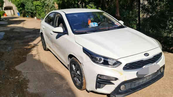 السلام عليكم 
للبيع كيا سيراتو خليجي موديل ٢٠٢٠ رقم بغداد 
مواصفات السيارة
محرك ١٦٠٠ دووش
كاميرا خلفية وامامية
شاشة 
حساس خلفي 
وباقي مواصفات السيراتو العادية 
السيارة ماشية ٧٦٢٠٠ الف كيلو قابل للزيادة 
السيارة مثل ما موضحها بالصور يرادلها ترتيبات بسيطة 
السعر ١٤٣٠٠ دولار وبيها مجال ان شاء الله 
مكان السيارة بغداد 
للإستفسار الاتصال على الرقم فقط أو وتساب ***********
