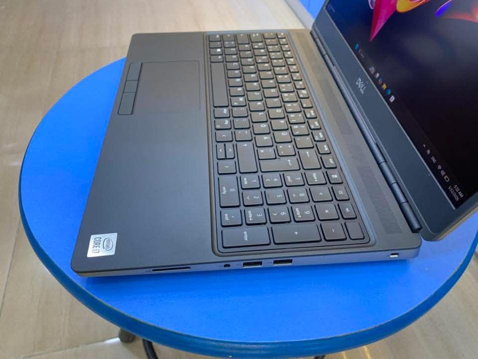 السلام عليكم
لابتوب DELL PRECISION 7550  ورك ستيشن كيمنك وبرامج هندسية قوية وتصاميم والعاب يعني كلشي تشغل
مواصفات 
Core i7 10850Hفئة H اقوى فئة 
الرام 16 كيكا ddr4 وقابل للتطوير
الهارد Ssd Nvme 512كيكا  سريع جدا 
كارت الشاشة خارجي نفيديا NVIDIA QUADRO
T1000(4كيكا)
كارت الشاشة الداخلي (8كيكا)
مجموع كرت الشاشة 12 كيكا
حجم الشاشة 15.6 ips full hd مشبعة الالوان والوضوح
ويندوز 11 اصلي مدى الحياة 
كيبورد ضوئي عربي انكليزي 
لابتوب نضيفه كلش وتشغل كل البرامج القوية الهندسية والتصميم والالعاب 
ملحقاتها شاحنتها الاصلية 180w وحقيبة
مكاني بغداد الاسكان قرب مستشفى الطفل 
السعر 800 الف  قفل ***********
