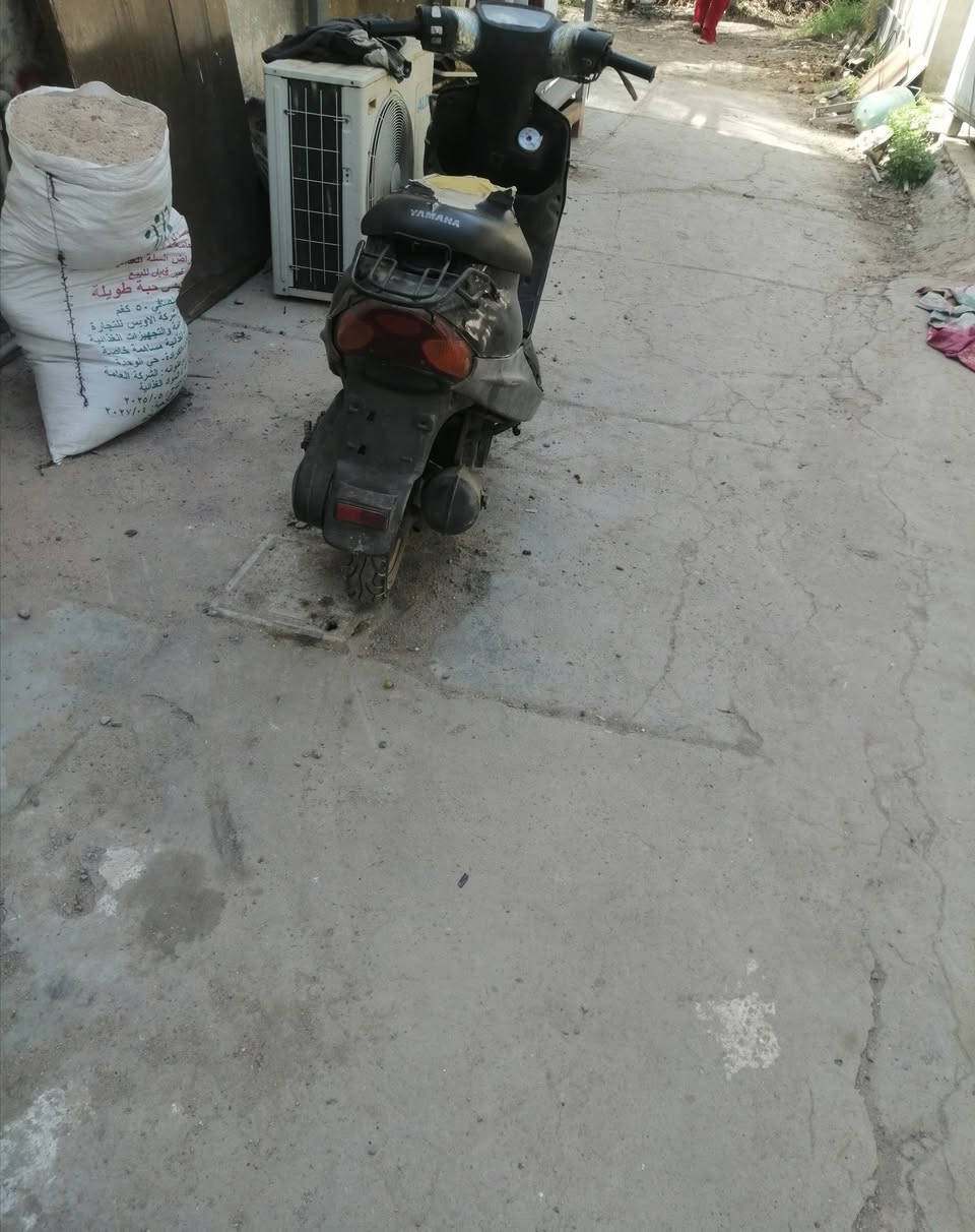 سلام عليكم شباب دراجه تسع ازروف  بدون أوراق توني مجفتهه بيهه شلعه ومعدل خير من الله نكره الدراجه ابيعهه كوم حديد ولله متوازي عله ييعتهه السعر ١٥٠ وييهه مجال بصيط المو شراي لايتصل ***********
