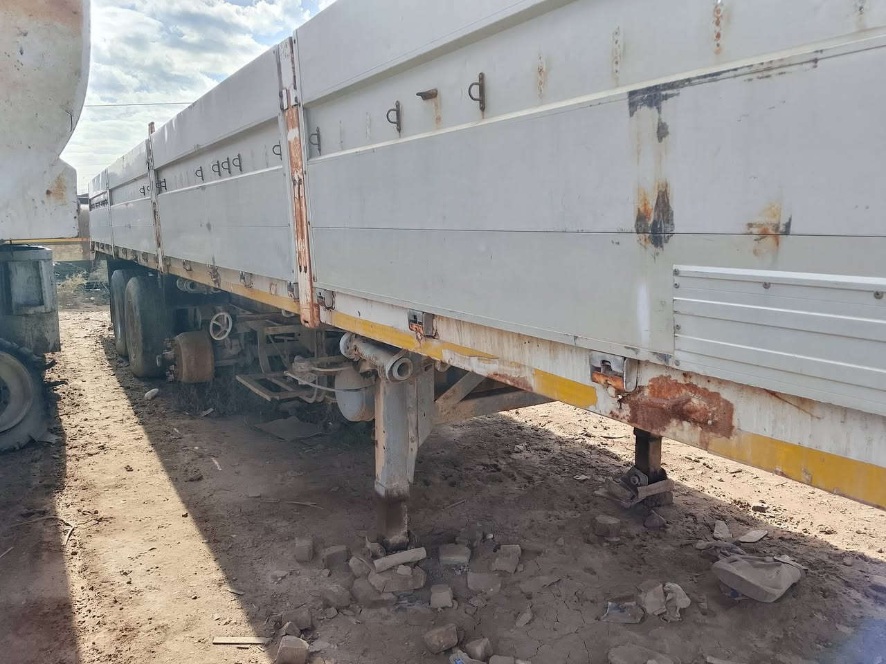 يالله سلام عليكم.        للبيع. ***********.   ***********
عربانة اوربي تك تاير ترهم مزوج سبرنك ابلادي ابو طيرة دناكير 13 مربع اجناب طول 13.  60. عربانة مكفول مكاني بغداد سياحي موجودة معرض تاج حجي طلال ابو مهدي دفاعي
