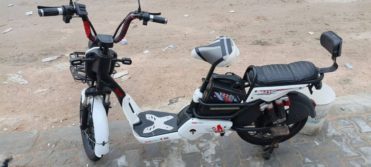 دراجة شحن للبيع السعر 250/ العنوان/ البصرة المعقل/ الرقم ***********
