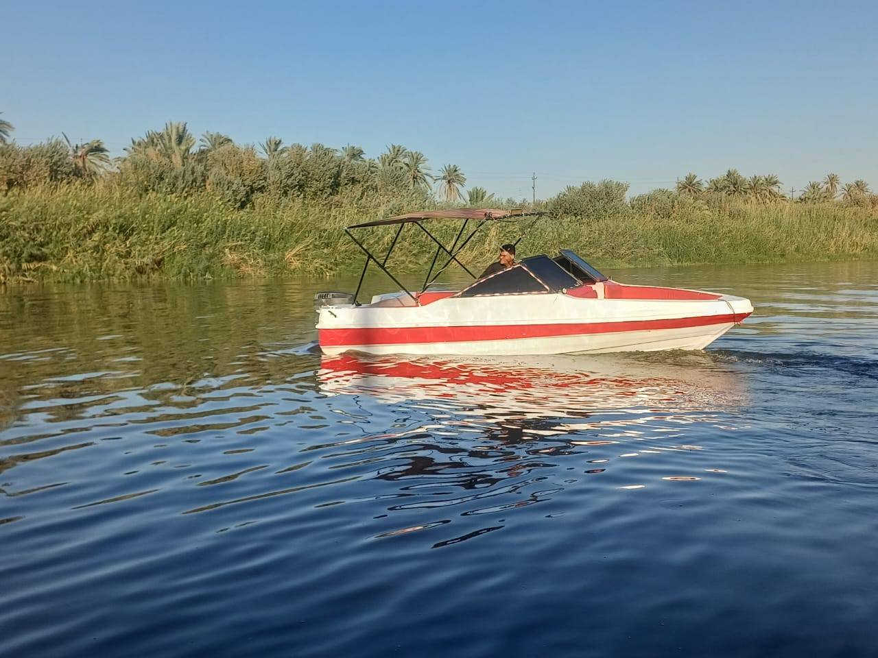 السلام عليكم اخوان زورق للبيع جاهز من كلشي ما عده  العربانه ما موجود ويا محرك 6 سلندر نوع المحرك أمريكي  جونسن  لزري 150 حصان الزورق جهاز وشغال ما بي اي نقص سعر الزورق 60 ورقه وبي مجال العنوان النجف شط الكوفه قرب الكورنيش الكوفه رقم الهاتف *********** وبل خدمه
