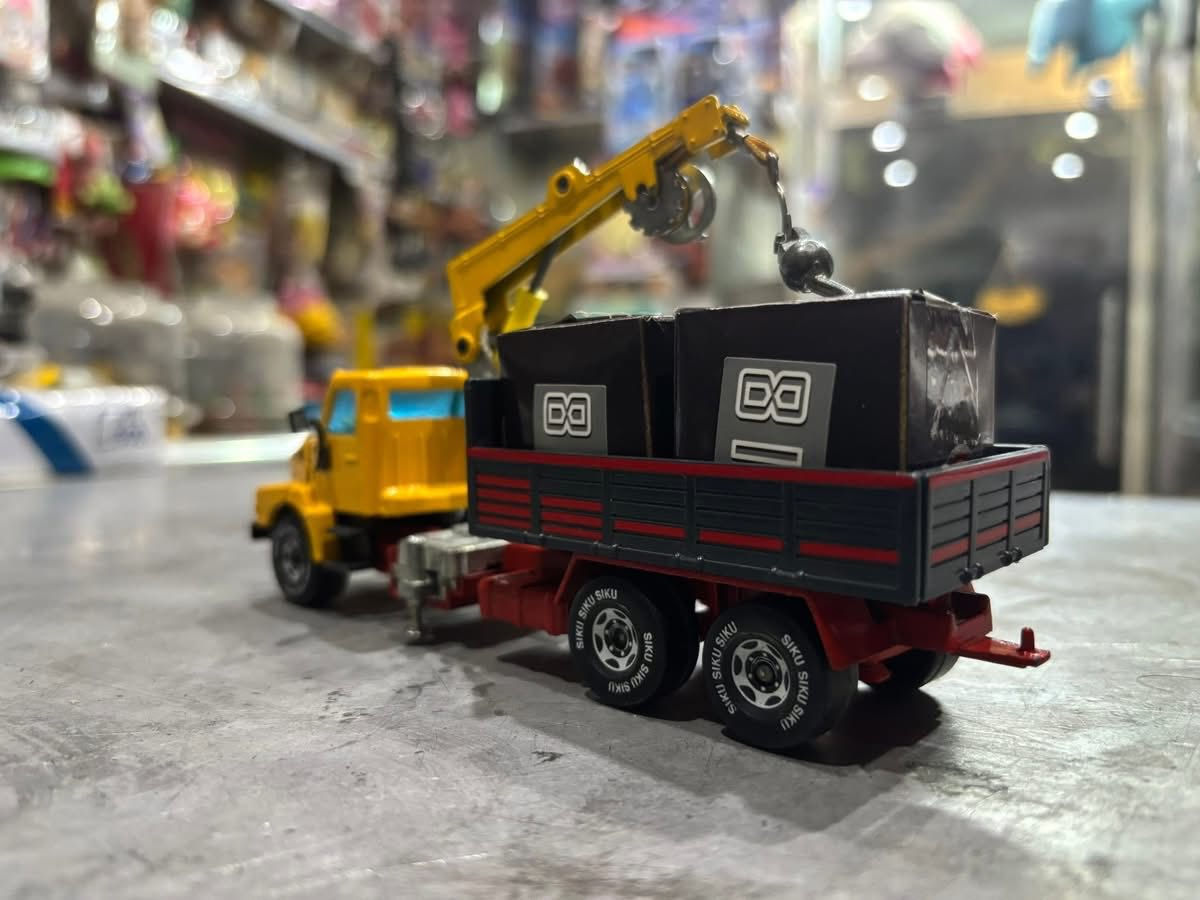 كرين حرامي

Volvo  المُلقب أبو زلوف 😍

صناعة قديمة 
صناعة ألمانيا الغربية 🇩🇪 من شركة SIKU
الحجم 1:50

السعر 43 الف فقط 🔥 

يتوفر توصيل لجميع محافظات العراق 🤩💙

 📍العنوان / شارع فلسطين - خلف المستشفى العالمي 
مكتبة الأمين للحجز و الاستفسار على الرقم او مراسلة الصفحة ***********
#مصغرات #سيارات_مصغرة #بغداد
