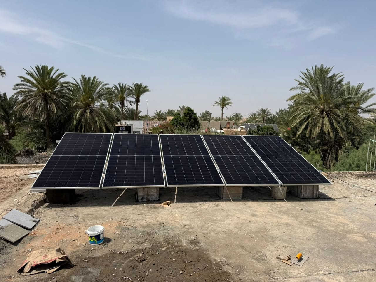 تم بعون الله تجهيز وتنصيب منظومة طاقة شمسية متكاملة في بيت السيد زين العابدين كريم الطالقاني
📍 قضاء الدغارة

⚡️ المنظومة بقدرة 10 أمبير ليلي نهاري لتوفير كهرباء مستقرة وتشغيل مريح على مدار اليوم

🔹 مكونات المنظومة من أفضل المناشئ العالمية:
✅ انفيرتر Deye المعروف بقوة الأداء والثبات العالي وتحمل ظروف التشغيل القاسية
✅ بطارية SVOLT LiFePO4 بسعة 10.24KW بعمر تشغيلي طويل وكفاءة عالية وخزن ممتاز للطاقة

🛡️ ضمان رسمي:
✔️ 5 سنوات على البطارية والانفيرتر
✔️ 15 سنة ضمان الألواح الشمسية

المنظومة تمتاز بـ:
☀️ إنتاج ممتاز للطاقة
🔋 عمر افتراضي طويل
⚙️ جودة تصنيع عالية واعتمادية قوية
💡 توفير حقيقي وتقليل الاعتماد على المولدات

شغل مرتب.. مواد أصلية.. وأداء يفرق من أول تشغيل

للتواصل 
مهندس عباس:***********
مهندس حمزة: ***********
