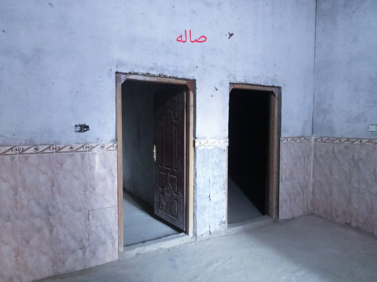 بيت للبيع حي القاسم وره موكب الحزان مباشر طابقين طابق الاول يتكون من 3غرف وصاله وبراني وصحيات داخليه والخارجية وطابق ثاني واصل الصب بيه غرفتين وحمامات داخليه وصاله 
حر مامطلوب السعر خاص او اتصال على رقم 
***********
