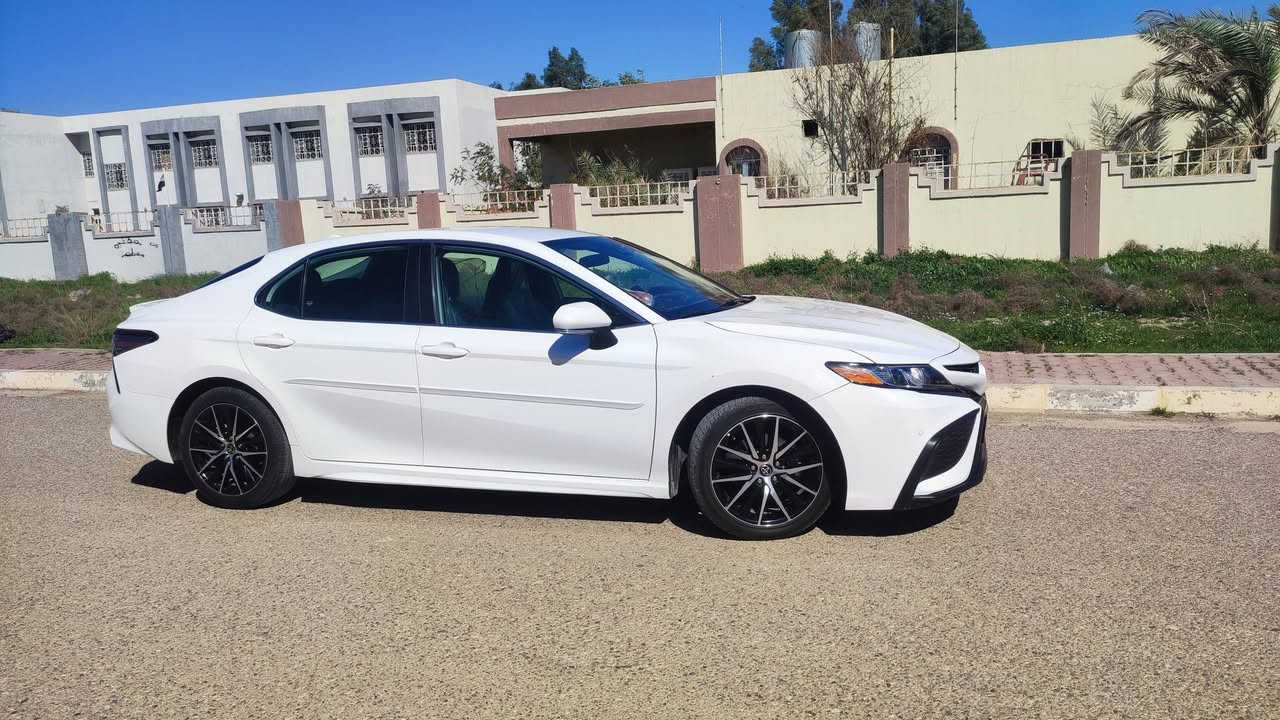 كامري SE 2023 مواصفات معروفه 
رقم كركوك بـ اسمي سنويه 2031 حره تحويل ثاني يوم
ماشي 70الف كيلو و ليس ميل 
الضرر جاملق و بونيد و راس  الشاصي اربع اصابع فقط رقم الشاصي مرفق بالمنشور
كهربائيات كلشي شغال صفر 
مكان كركوك 
السعر 190 و بيها مجال بسيط
هاتف ***********
***********
