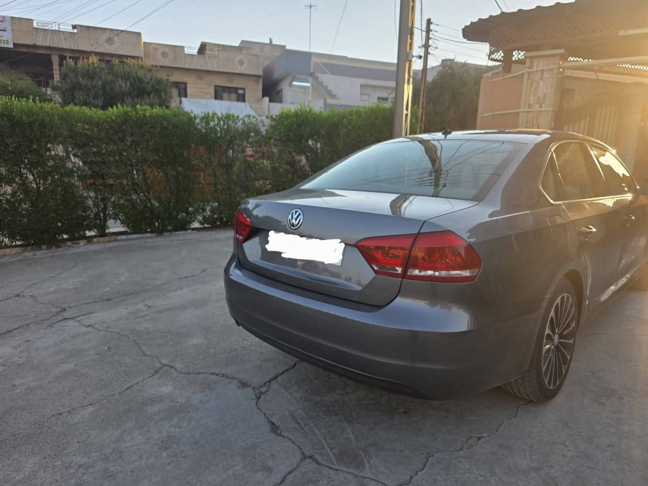 السلام عليكم 
فولكسفاغن باسات ٢٠١٤ مواصفات خليجية محرك ٥ سلندر ٢٥٠٠ 
مواصفات S
الضرر مالها مثل ما موضح بالصورة 
باب السكن تعديل و صبغ الى نصف الباب 
باب الخلفي تعديل فقط والدوسة ايضا
بدون دواخل بدون ايرباك 
البونيد فقط بخ لان مشخط بدون ضرر 
السيارة ماشي ١٦٨٠٠٠كم 
سيارة كاملة مكملة من جميع النواحي 
رقم جديد سنوية جديد هزة جديد 
السعر ١٣٥$ وبيها مجال ان شاء الله
للتواصل مراسلتي 
او الاتصال على الرقم 
***********
