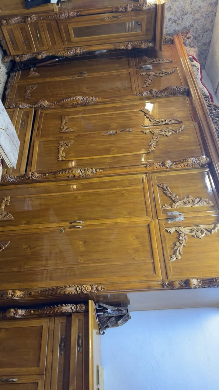 السلام عليكم.     غرفة نوم صاج داخل خارج درجه اولى للبيع السعر مليونين***********
