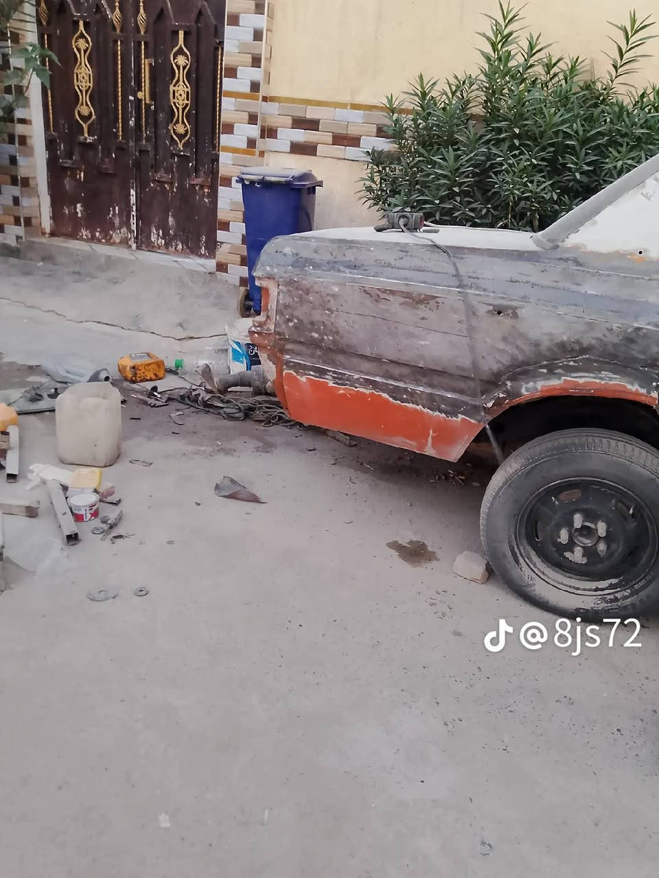 السلام عليكم البيع او مراوس كراون مديل 82 رقم صدامي ذي قار ترد وكاله ترد مداور محرك ونجي كير تعليك اوتماتيك ابع هل موجود السياره عوزه سمكره وصبغ وغرصه كلهن موجودات احنه فتعنهن السعر 10 العنوان الناصريه رقم الهاتف ***********
