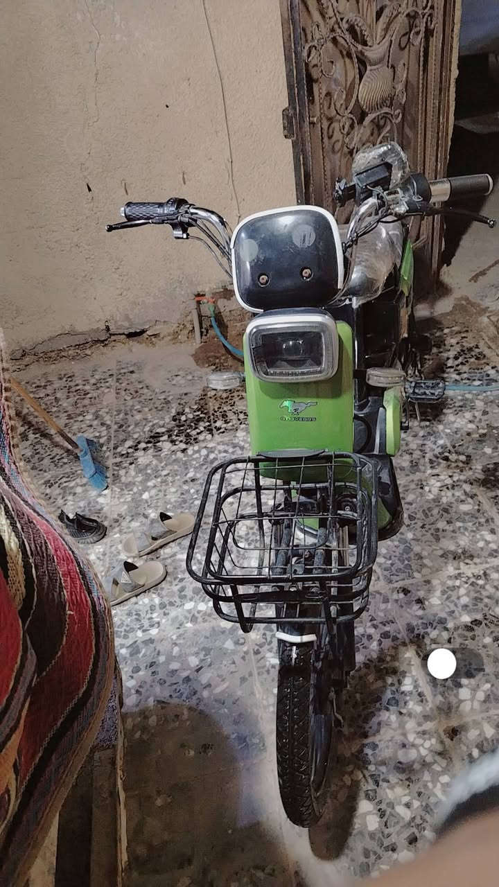 السلام عليكم دراجه شحن للبيع مواصفات اربع بطاريات اشاير كله شغال دراجه جديده او نضيفه بيه سويجين او الهورن شغال مستعجل على البيعه مالته رايده 300 او بيه مجال بسيط مكاني ابو دشير نهايه شارع الظغط خلف معمل الببسي لالتصال على الرقم
*********** او بي واتساب 
*********** لايوجد واتساب
