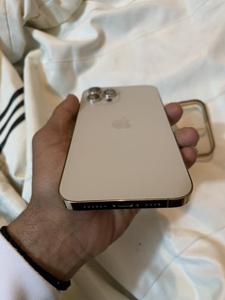 للبيع
ايفون 12ابرو ماكس 
فقط مبدل شاشه اصلي تلث خيارات 
باقي الجهاز بلادي نضافه فول وياه كارتونه 
ذاكره 256
بطاريه 80
سعر 400
رقمي ***********
