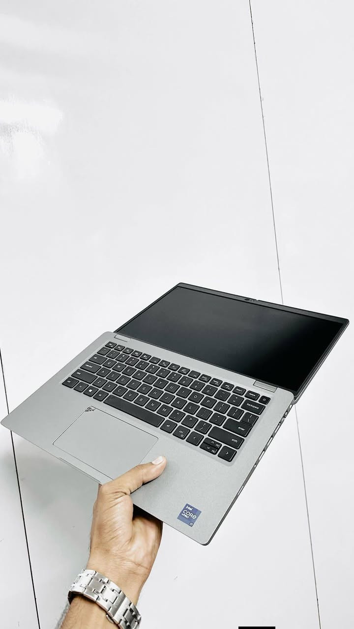 🔥 لابتوب Dell Latitude 5420 | وحش الجيل الـ 11 بين يديك 🔥
هل تبحث عن جهاز لا يعرف المستحيل؟ هل سئمت من البطء والتعليق؟ إليك "ماكينة الأداء" التي تجمع بين الفخامة المطلقة وقوة الـ Core i7 الصاعقة. هذا ليس مجرد لابتوب، إنه استثمارك الأفضل للنجاح!

🚀 لماذا هذا الجهاز هو "الخيار الأول" للمهندسين والمبرمجين؟

المعالج الجبار (The Engine): Intel® Core™ i7-11th Generation - معالج صُمم لكسر حدود السرعة في تنفيذ أضخم العمليات والبرامج.

السرعة الخارقة: هارد SSD NVMe يجعل الجهاز يفتح في لمح البصر ويحول نقل البيانات إلى عملية فورية.

أداء سلس جداً: ذاكرة RAM 8GB تمنحك استقراراً تاماً تحت ضغط العمل المستمر.

تصميم "ألترا بوك": أنيق، نحيف، وخفيف بشكل مذهل، مع متانة عسكرية تتحمل أقسى ظروف العمل.

✨ مميزات ستجعلك تعشق هذا الجهاز:

شاشة سينمائية: 14 بوصة بوضوح FHD وألوان تجعل كل تفصيل ينبض بالحياة.

منافذ المستقبل: يحتوي على Thunderbolt™ 4 - أسرع منفذ في العالم للشحن ونقل البيانات.

بطارية "ماراثونية": ذكاء اصطناعي يوزع الطاقة ليضمن لك أطول فترة عمل ممكنة بعيداً عن الشاحن.

خصوصية فولاذية: غالق كاميرا ميكانيكي لضمان أمانك وخصوصيتك في كل وقت.

💰 السعر: [425,000 وبي مجال بسيط] 💰

(سعر منافس جداً مقابل مواصفات الـ i7 الجيل الـ 11 والنظافة الفائقة)

الحالة: الجهاز بحالة "جديد تماماً" (Mint Condition)، خالي من أي خدوش ومفحوص قطعة قطعة.

توصيل مجاني لكل محافظات العراق


**إذا كنت صاحب هذا الإعلان وتريد حذفه لأي سبب، رجاءا أرسل رسالة إلى الدعم الفني**