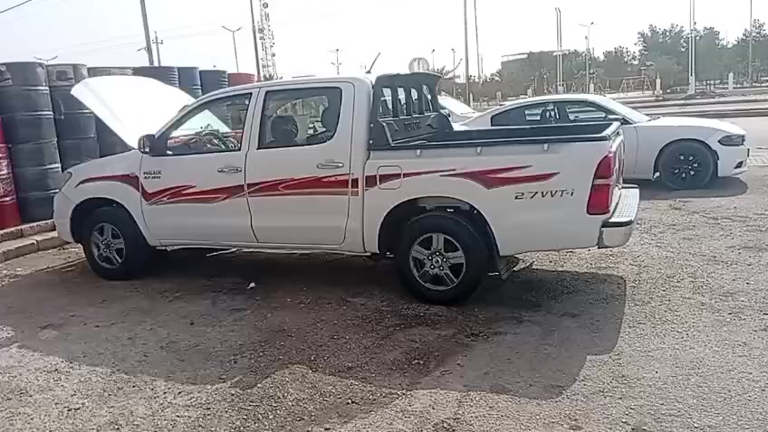 السلام عليكم بيك اب هايلوكس 2011 قطري السياره بيه بارد بل الجاملغ الامامي وشويه بارد وشويه صبق قليل بل الحوض مكينه كير حداده كل مكفول تخم تاير تبريدثلج البصره الدير رقم الهاتف***********.    السعر 142 السياره كير عادي رقم بصره دولي
