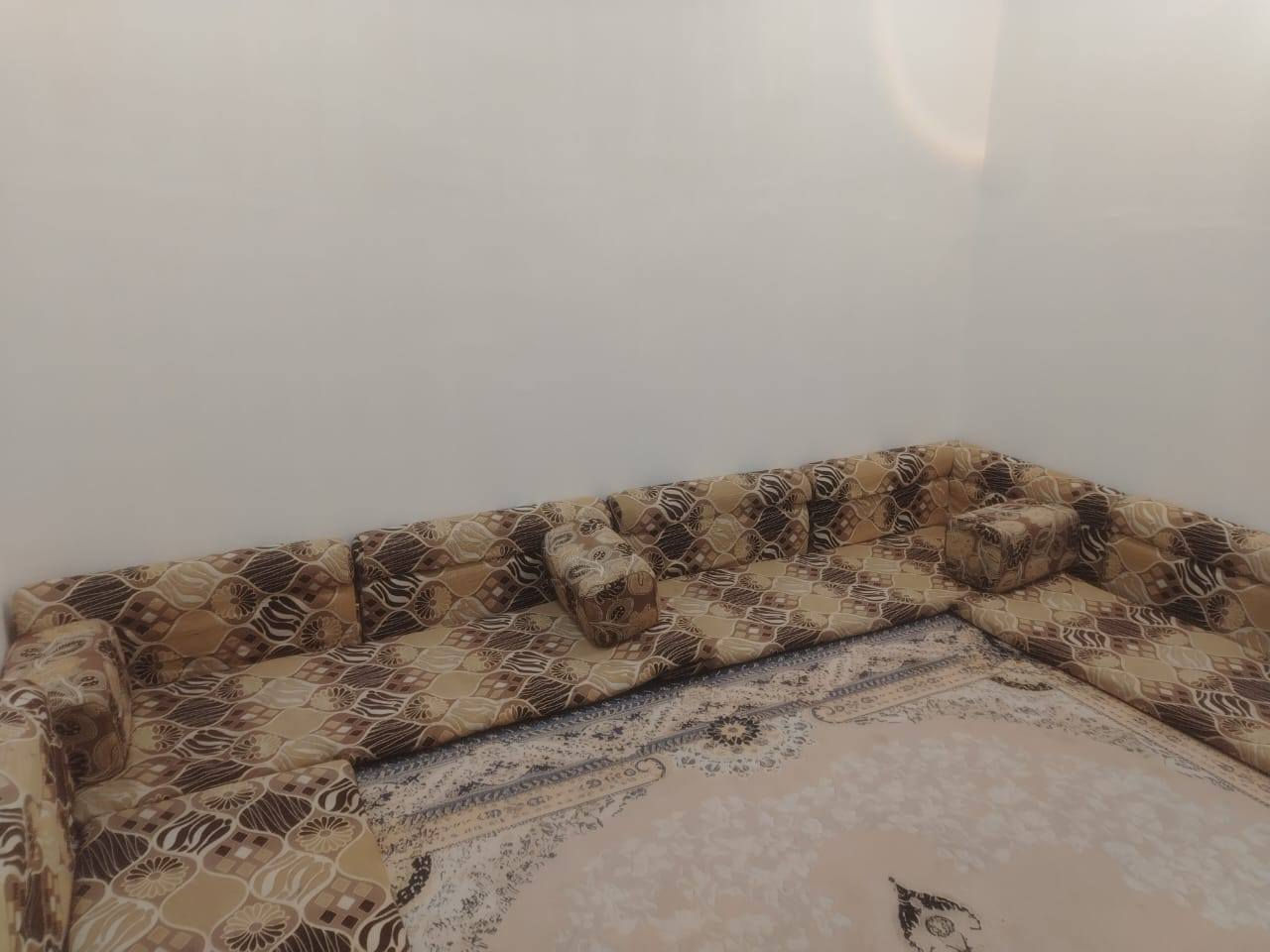 جلسه عربيه ١٣ متر مع تجوات ومساند مابيه ضرر السعر ١٥٠ الشراي يجي خاص مكان نجف حي ميسان *********** النجف, العراق
