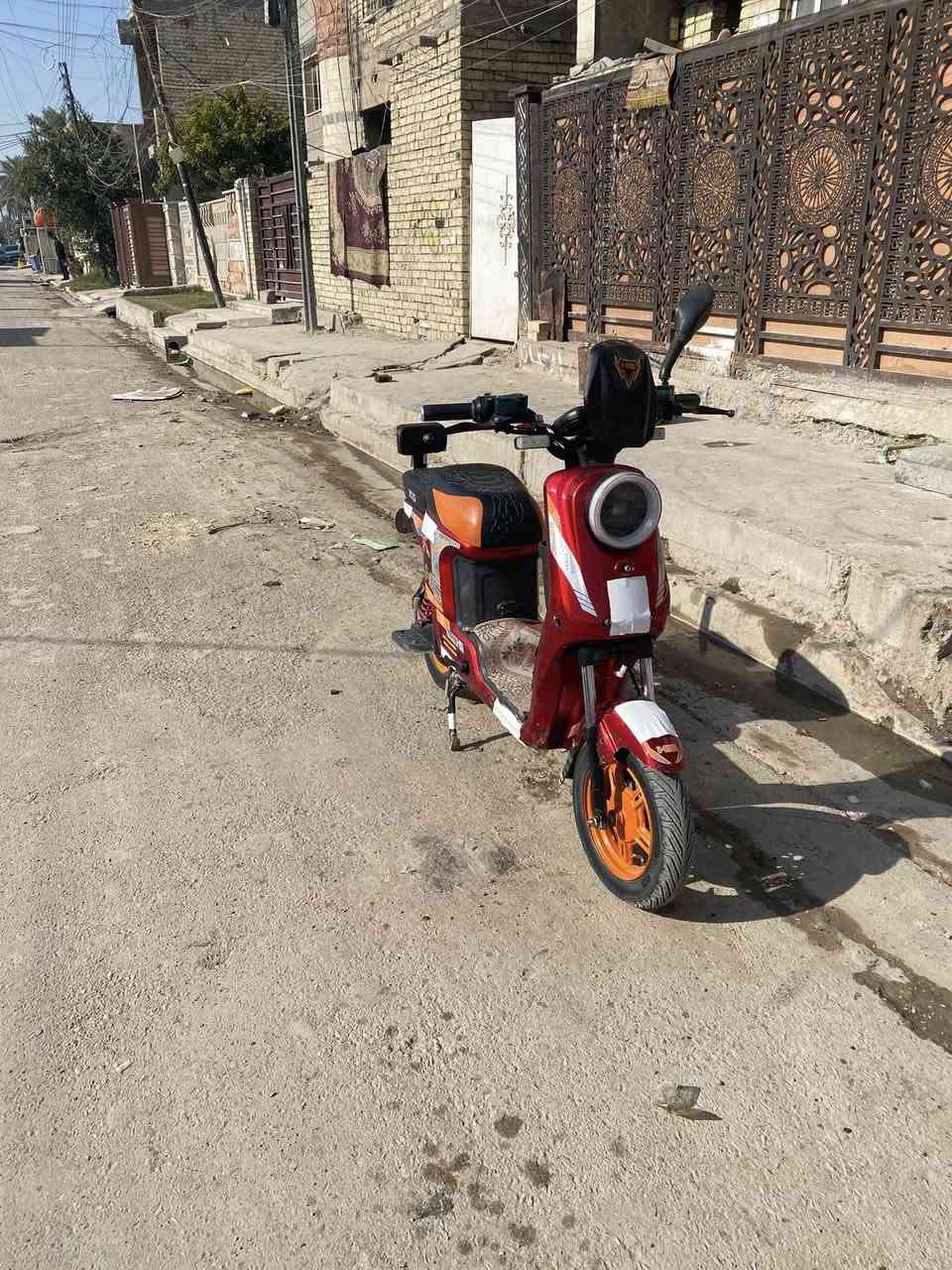 سلام عليكم دراجه شحن للبيع اكس 900 
لايت عالي ناصي اشاير يمنه يسره مكان بغداد الدوره أبو دشير 
السعر 550 وبيها مجال الرقم ***********💁🤍
